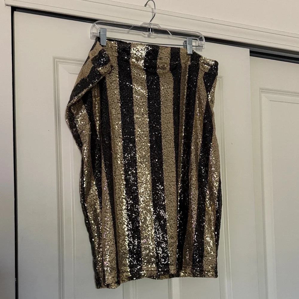Ashley Stewart Glittering Black and Gold Pencil Skirt